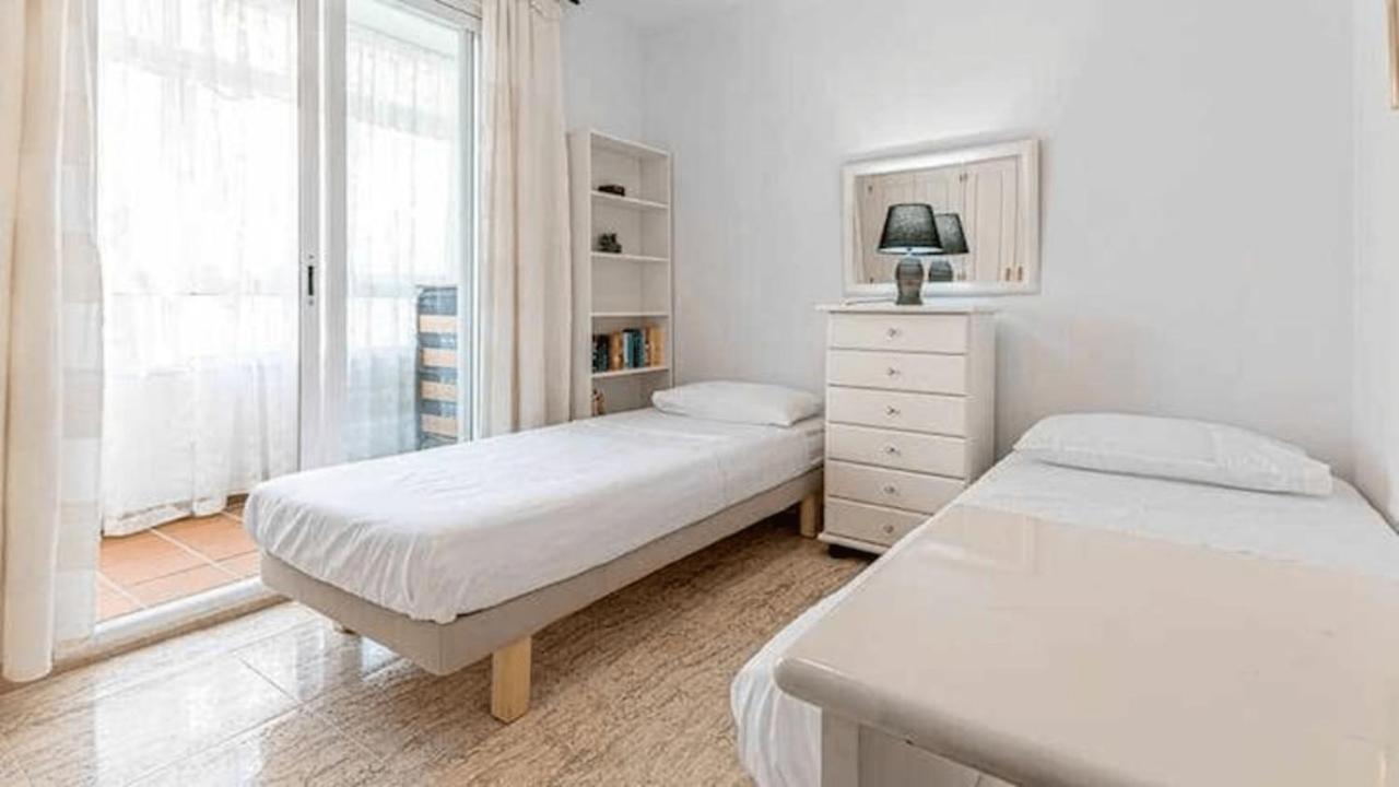 797 Holiday Rentals - Piso Para 4 Con Amplia Terraza Al Jardin Y Al Mar 베날마데나코스타 외부 사진