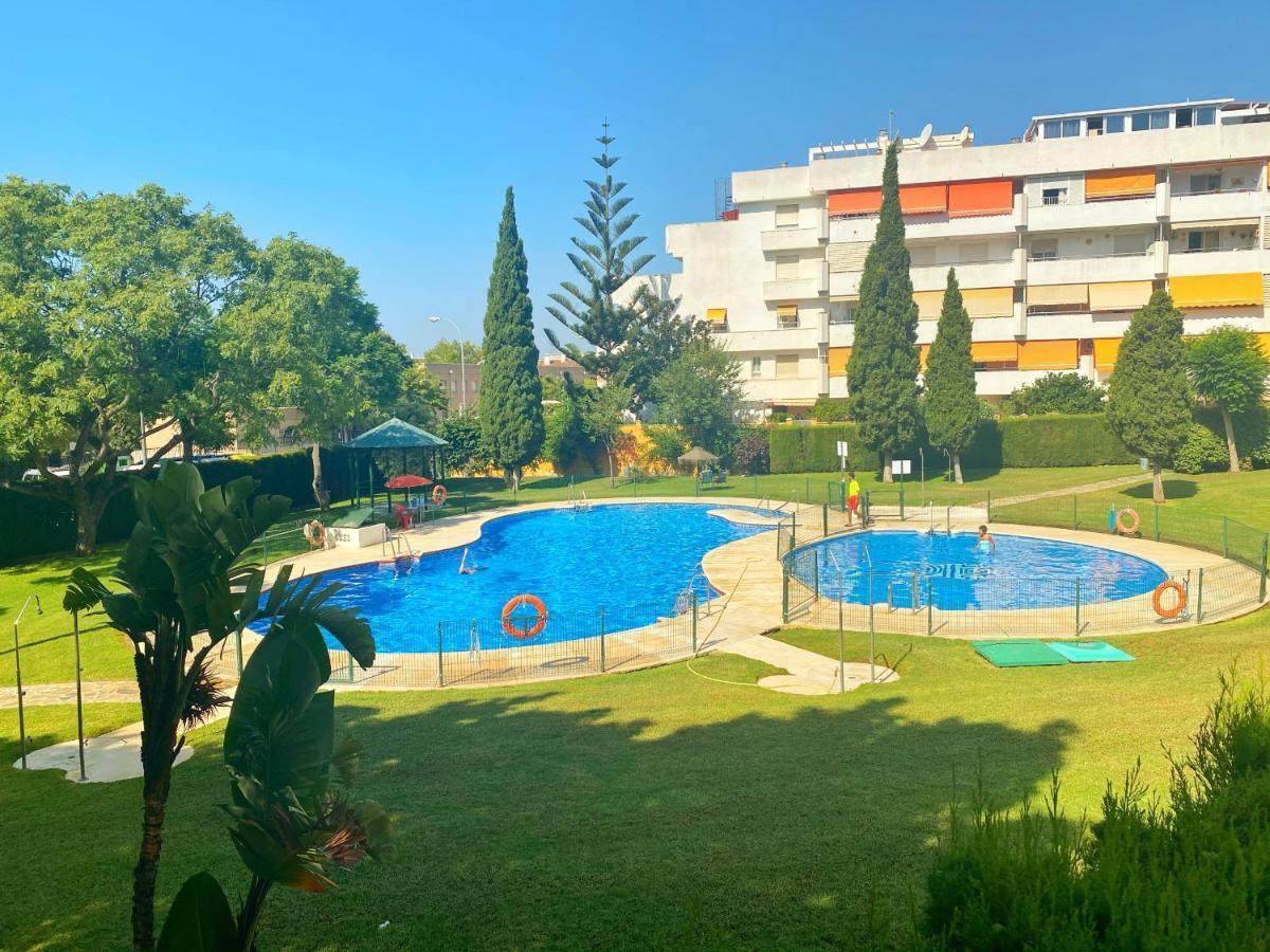 797 Holiday Rentals - Piso Para 4 Con Amplia Terraza Al Jardin Y Al Mar 베날마데나코스타 외부 사진